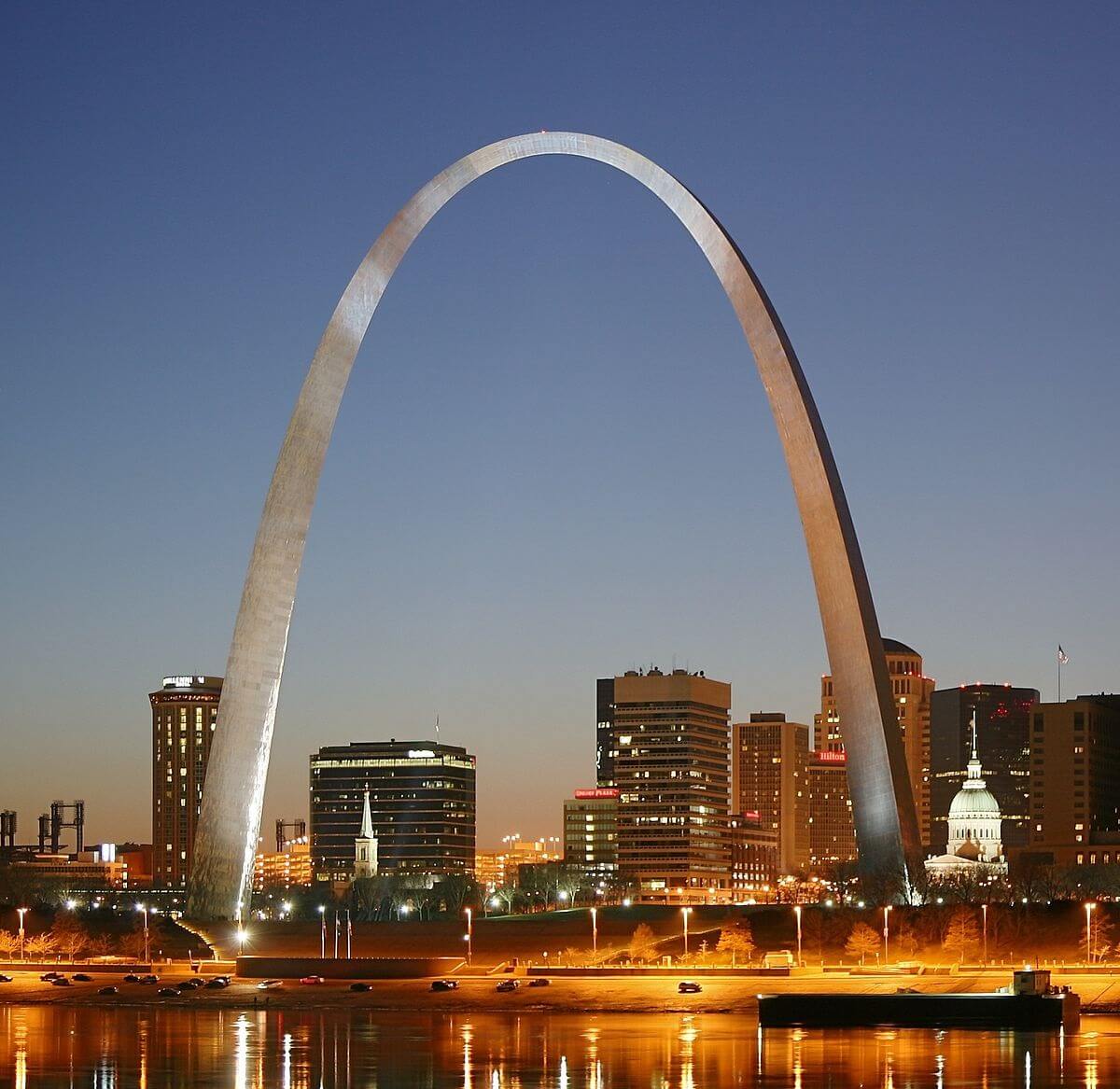 Thang máy hình vòm Gateway Arch ở Missouri: 10 triệu USD