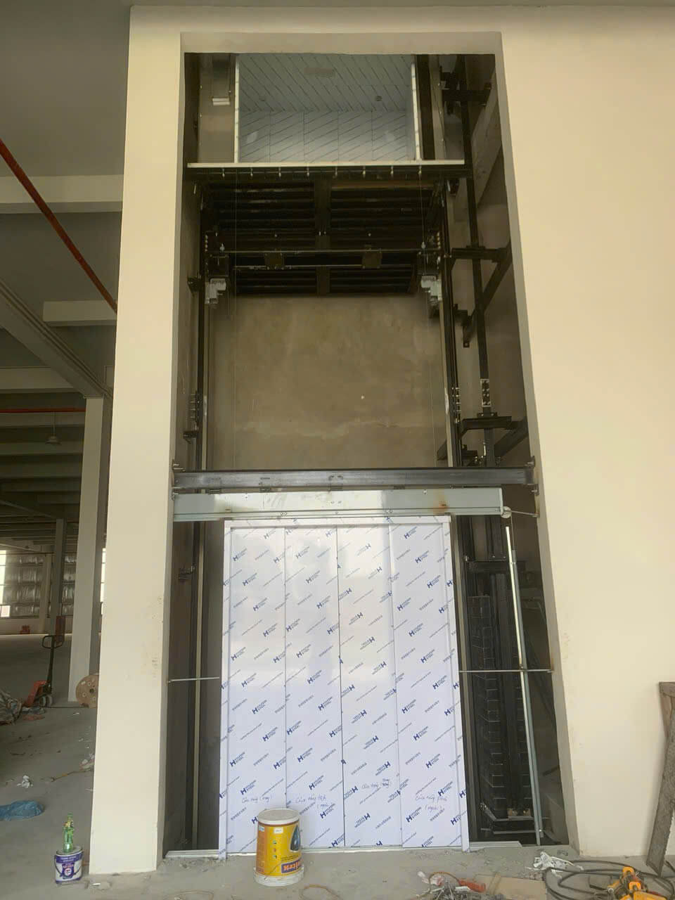 thang-may-tai-hang-sptr-2-13